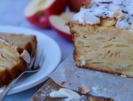 עוגת תפוחים בלתי נראית - מהצד (צילום: רונית בן דוד, sugareat)