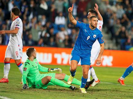 שון וייסמן חוגג את השני. לפרקים, נדמה היה שישראל בדרך לטיול (אלן שיבר)