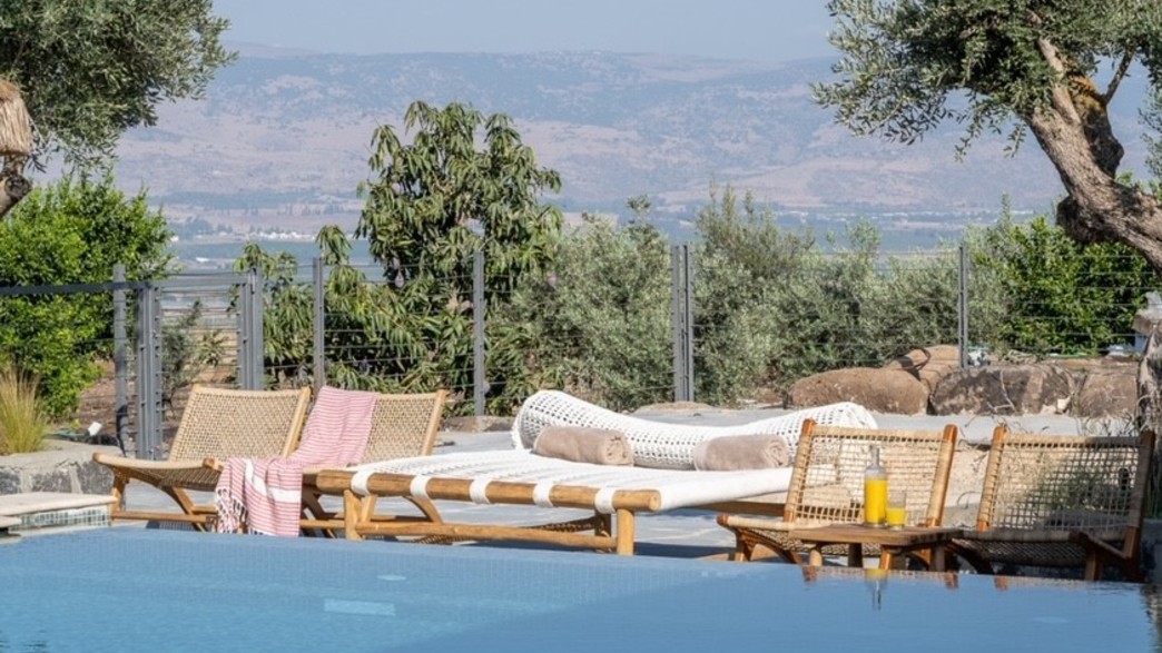 מלון פרא החדש, בריכה ונוף, ג, צילום איה בן עזרי