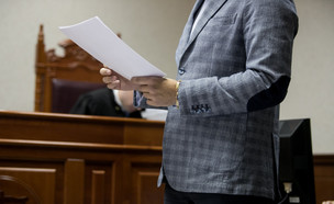 עדות בבית משפט, עד (צילום: Salivanchuk Semen, shutterstock)