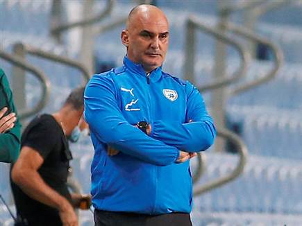 מקבל מחמאות. חזן (אלן שיבר)