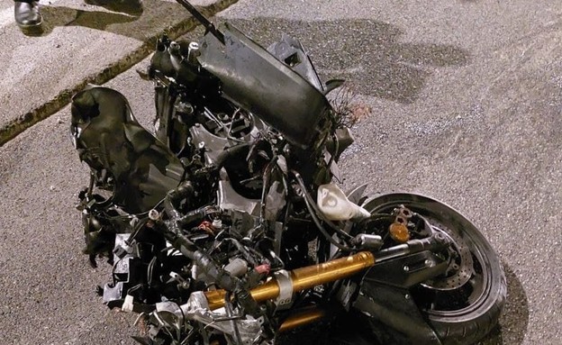 שרידי האופנוע מן הפיצוץ בכביש 431 (צילום: סעיף 27א לחוק זכויות יוצרים)