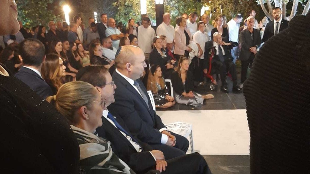 נפתלי בנט והרצוג בחתונה של היועצת. נובמבר 2021