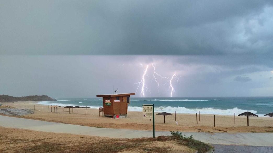 סופת ברקים בחוף פלמחים