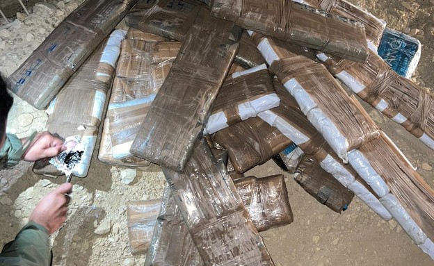 סמים שנתפסו בגבול מצרים (צילום: דובר צה