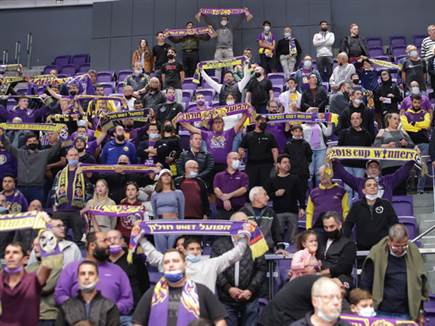 הקהל הסגול סיפק אווירה טובה (צילום: דודי אוחיון, מנהלת הליגה)