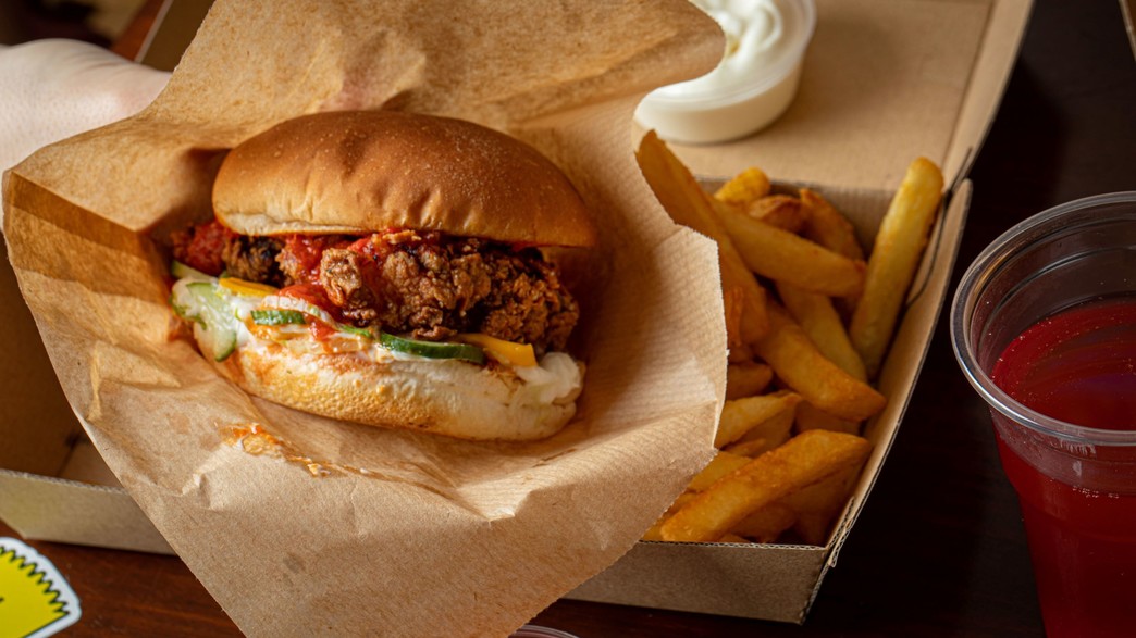 לאקל בורגר - קריספי צ'יקן לאקל בורגר - קריספי צ'יקן