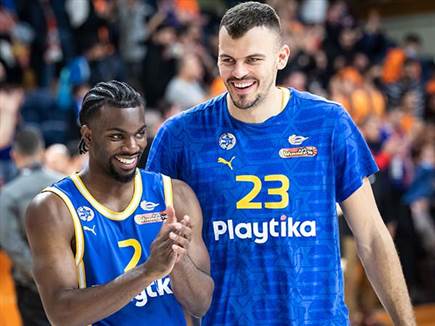 יכולים לחייך אחרי ערב כזה. אוואנס וז'יזיץ' (מאור קרני)