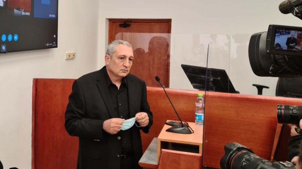 ניר חפץ מעיד בבית המשפט ניר חפץ מעיד בבית המשפט