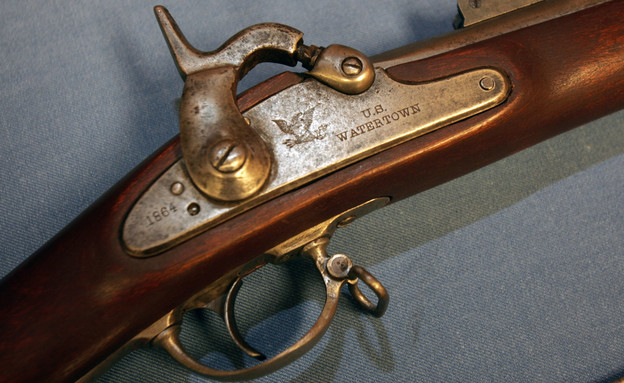 רובה עתיק במוזיאון (צילום: AP)