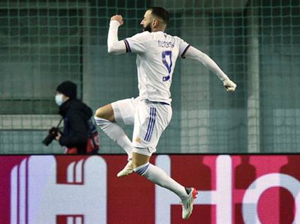 לא מפסיק לכבוש. בנזמה (getty)