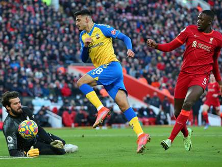 אליסון עשה את שלו בחלק האחורי (GETTY)