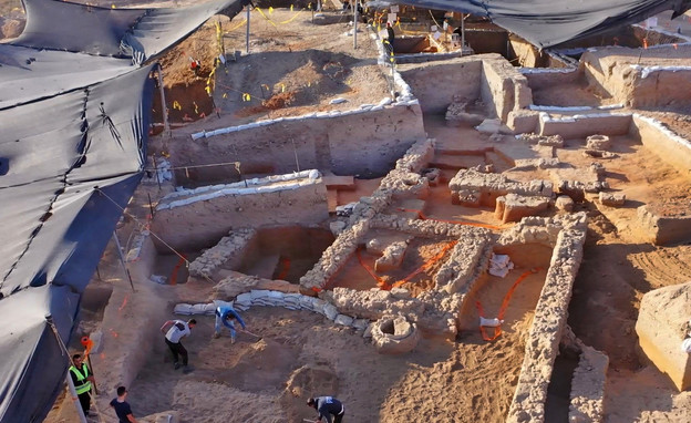 שרידי המבנה מימי הסנהדרין (צילום: אמיל אלג'ם, רשות העתיקות)