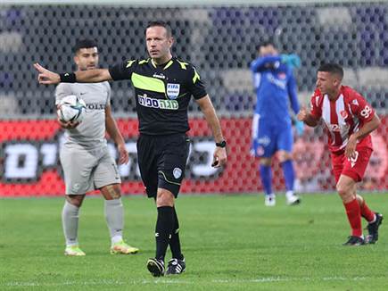 זה השופט הבכיר שלנו? גרינפלד (אלן שיבר)