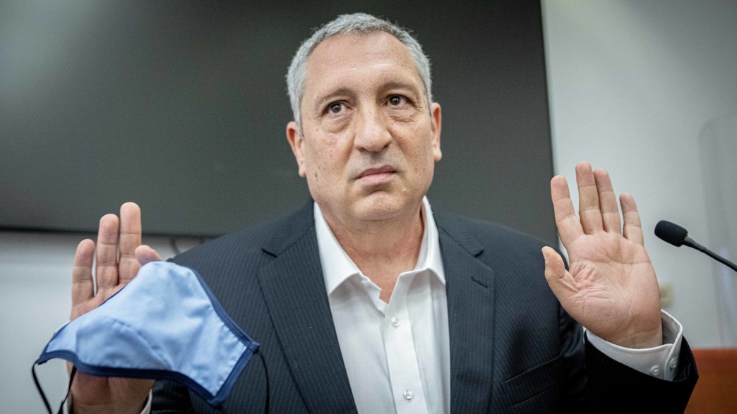 עד המדינה ניר חפץ בבית המשפט עד המדינה ניר חפץ בבית המשפט