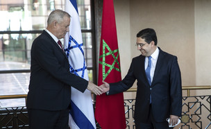 גנץ בפגישה עם שר החוץ של מרוקו ברבאט (צילום: AP)