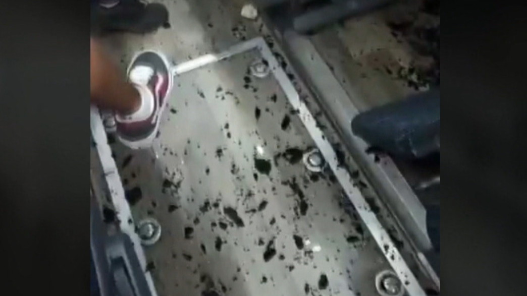 פורעים יידו אבנים על אוטובוס בדרך לאילת פורעים יידו אבנים על אוטובוס בדרך לאילת