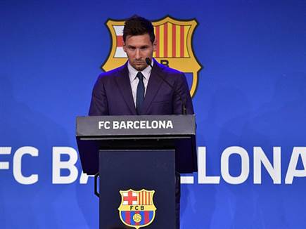 הרגע בו נפרד בדמעות מברצלונה (Getty)