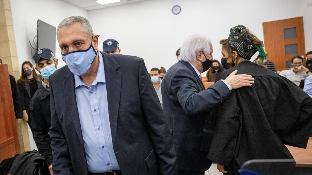 עד המדינה ניר חפץ בבית המשפט עד המדינה ניר חפץ בבית המשפט
