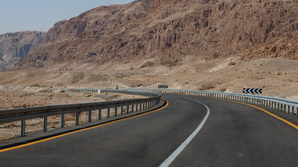 קו הפרדה לבן, כביש