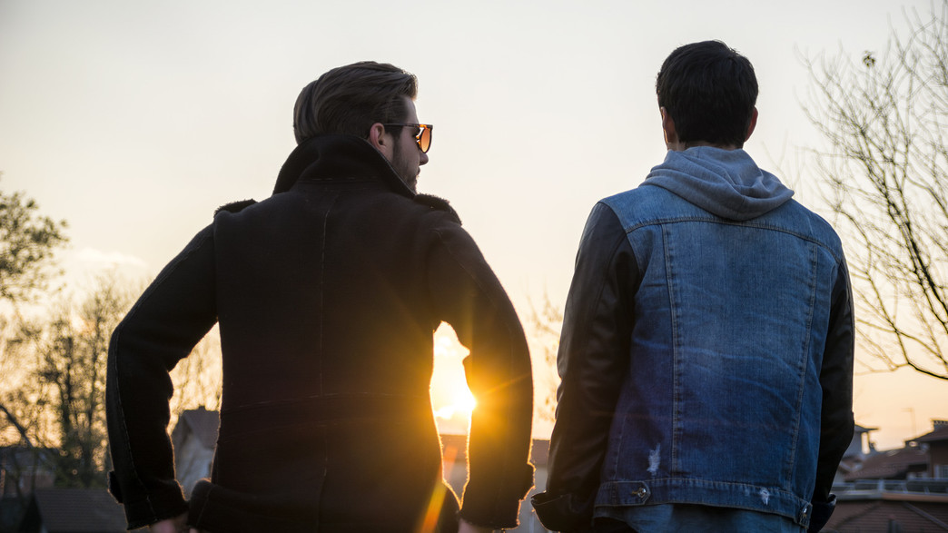 אחים, חברים אחים, חברים