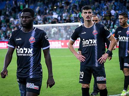שחקני הפועל חיפה כואבים את התבוסה (מאור אלקסלסי) (צילום: ספורט 5)