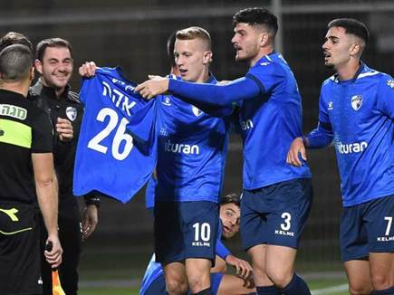 מחווה יפה של שחקני ק"ש (ברני ארדוב)