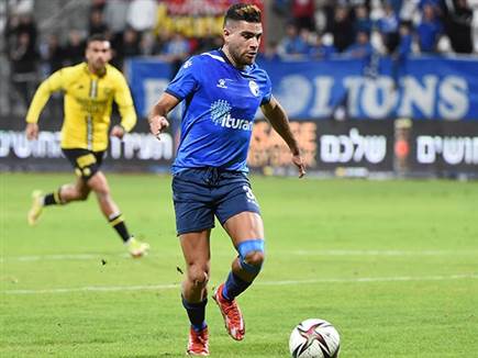 כדור גדול שלו בשער השני. שבירו (ברני ארדוב)