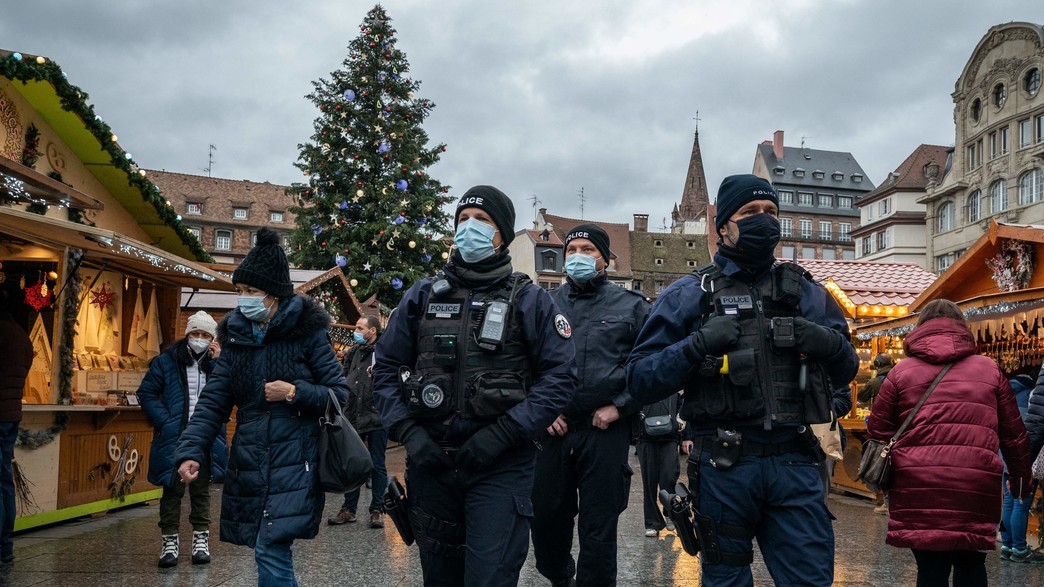חג המולד באירופה בצל האומיקרון (צילום: PATRICK HERTZOG, AFP)