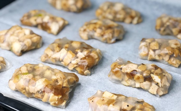 בורקס פרגית מדפי אורז לפני אפייה