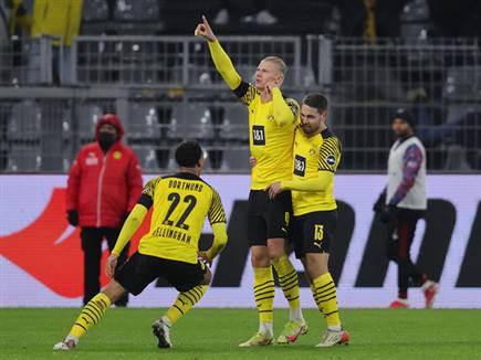 והולאנד איזן בתחילת המחצית השנייה (Getty)