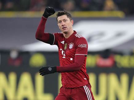 ולבנדובסקי עם צמד בדרך לניצחון (Getty)