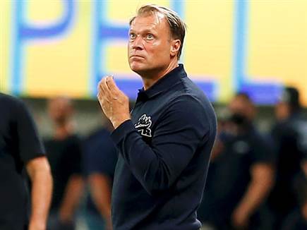 ואן לוון. הקיבעון בלט כבר במחנה (אלן שיבר)