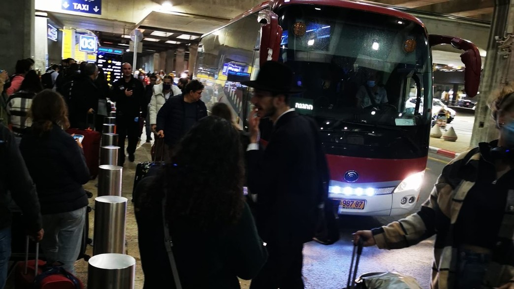 אוטובוסים חיכו לשבים מחו"ל בנתב"ג, אוטובוסים חיכו לשבים מחו"ל בנתב"ג,
