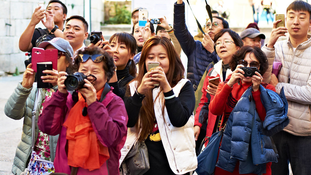תיירים סינים (צילום: Kike Fernandez, shutterstock)