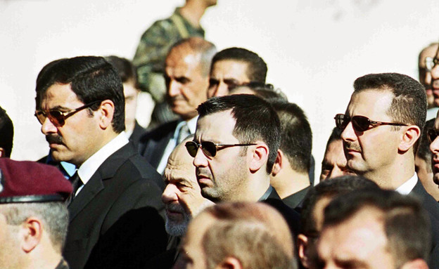 נשיא סוריה בשאר אסד עם אחיו מהאר (צילום: רויטרס)
