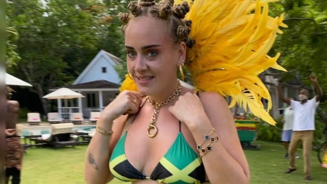 אדל בביקיני אדל בביקיני