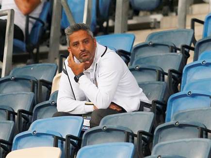 "יותר מנהל מקצועי מאשר מאמן". יצחקי (אלן שיבר)