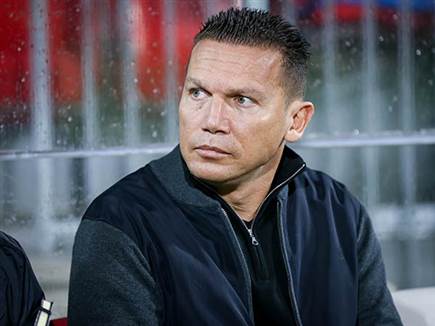 בכר. מנצח על המקהלה (מאור אלקסלסי)