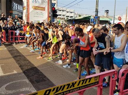 לא כולם חזרו מרוצים. מרתון טבריה (צילום: ספורט 5)