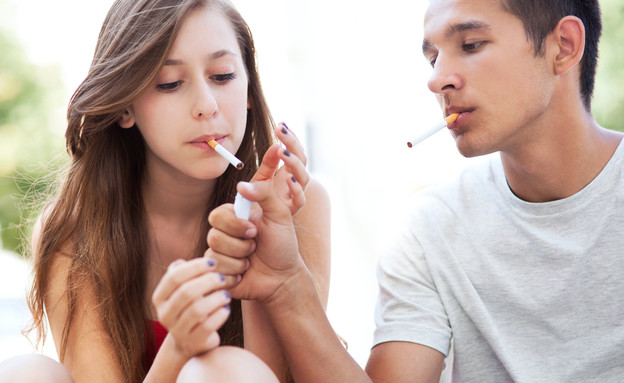 בני נוער מעשנים (אילוסטרציה: Shutterstock, מעריב לנוער)