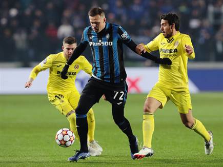 יוסיפ איליצ'יץ' נאבק בהגנת ויאריאל (Getty)