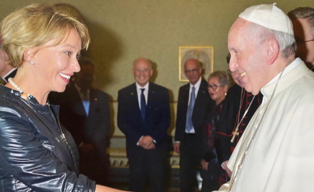 אולסיה נפגשת עם האפיפיור (צילום: N12)