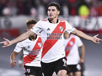 אלבארס. העכביש יחזק את החוד של צ'אבי? (Getty)