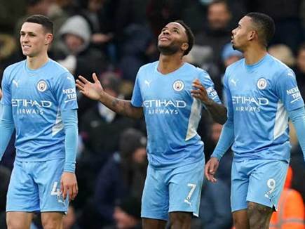 חזר לעניינים ובגדול. סטרלינג (GETTY)