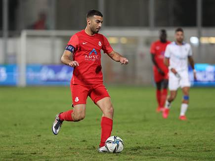 טום בן זקן. נפצע והוחלף (לירון מולדובן)