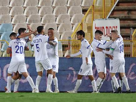 שחקני קריית שמונה חוגגים. משחק נהדר (לירון מולדובן)