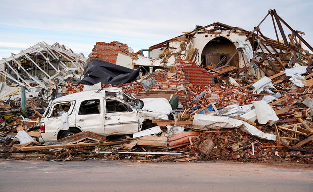 הרס במאיפילד קנטאקי אחרי הטורנדו (צילום: reuters)