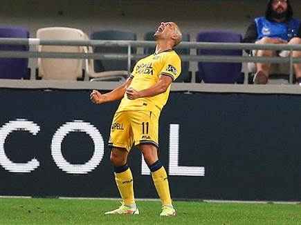 מכבי ת"א יכולה לחייך בסוף הסיבוב הראשון (צילום: אלן שיבר)