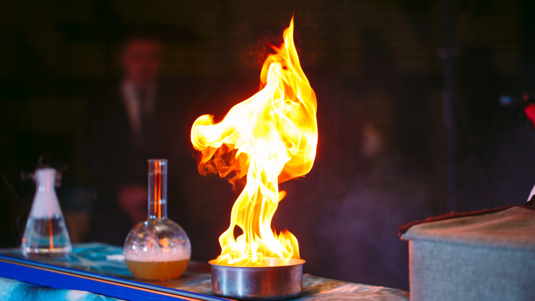 אש במעבדה, הצתה